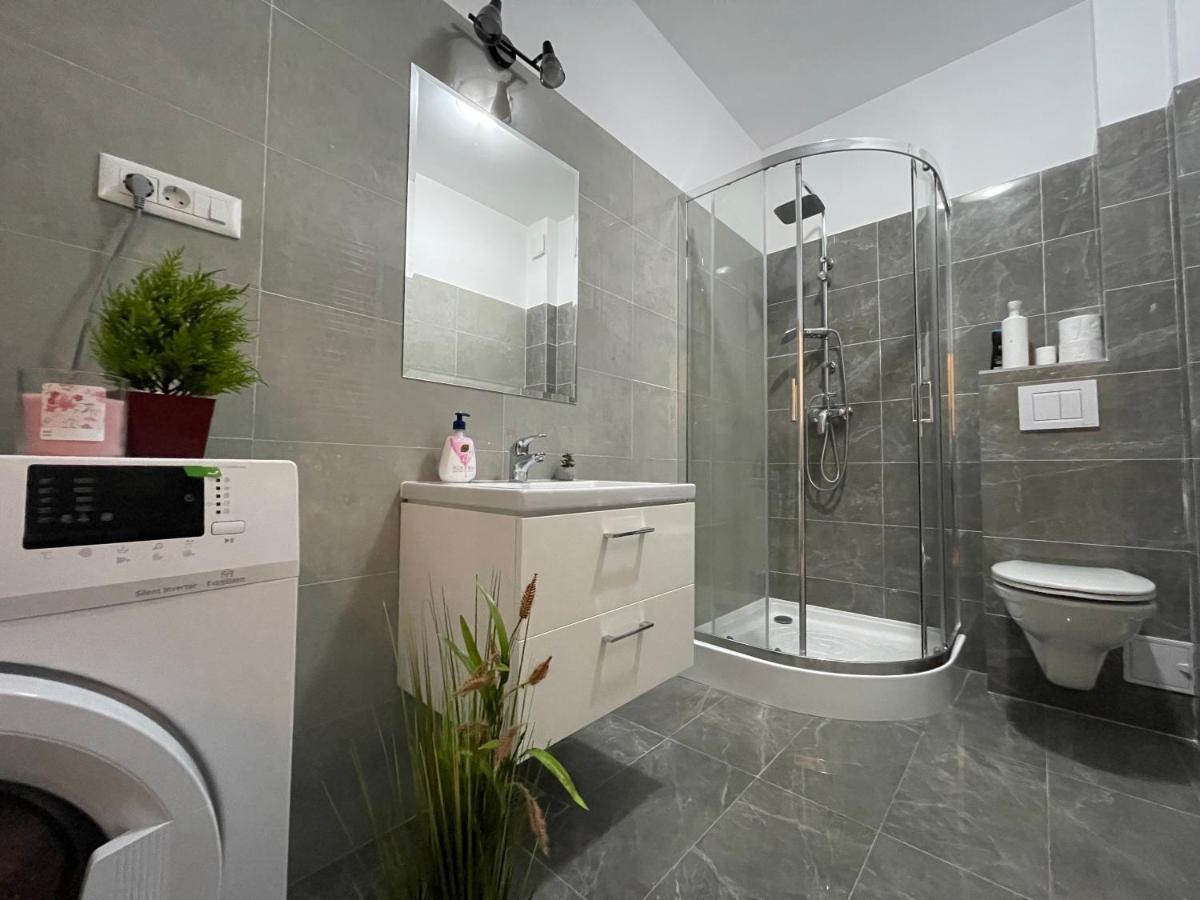 Luxury Q Residence Near Center Iasi Luaran gambar